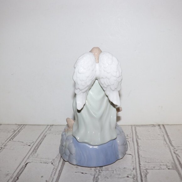 🎶 Sankyo Wind-Up Figurine · “Hark! The Herald Angels Sing” · 7" - Picture 3 of 5